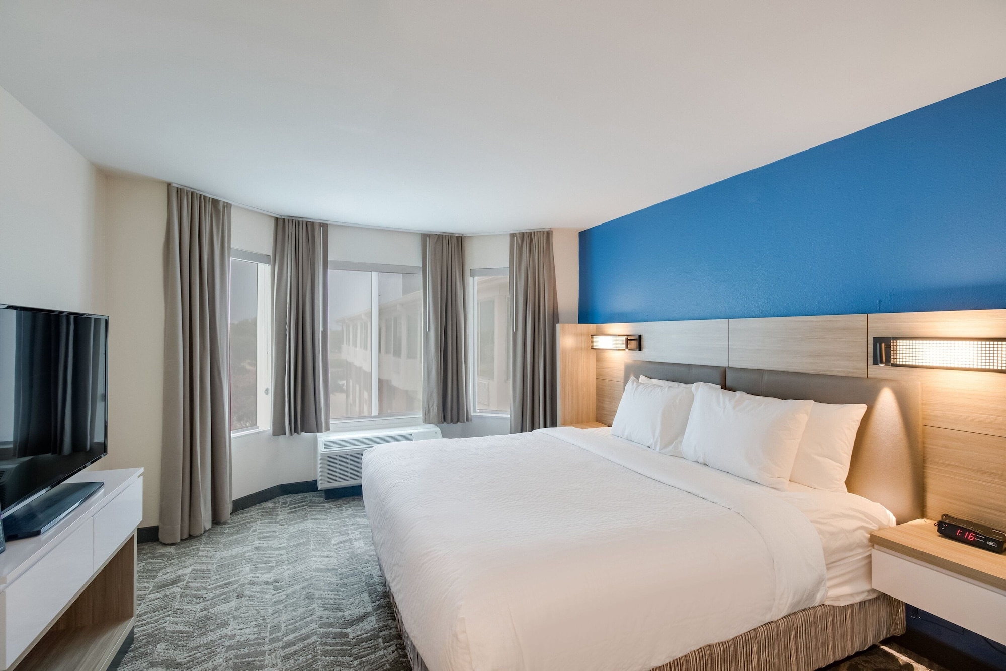 Suite, King Bed, Sofa