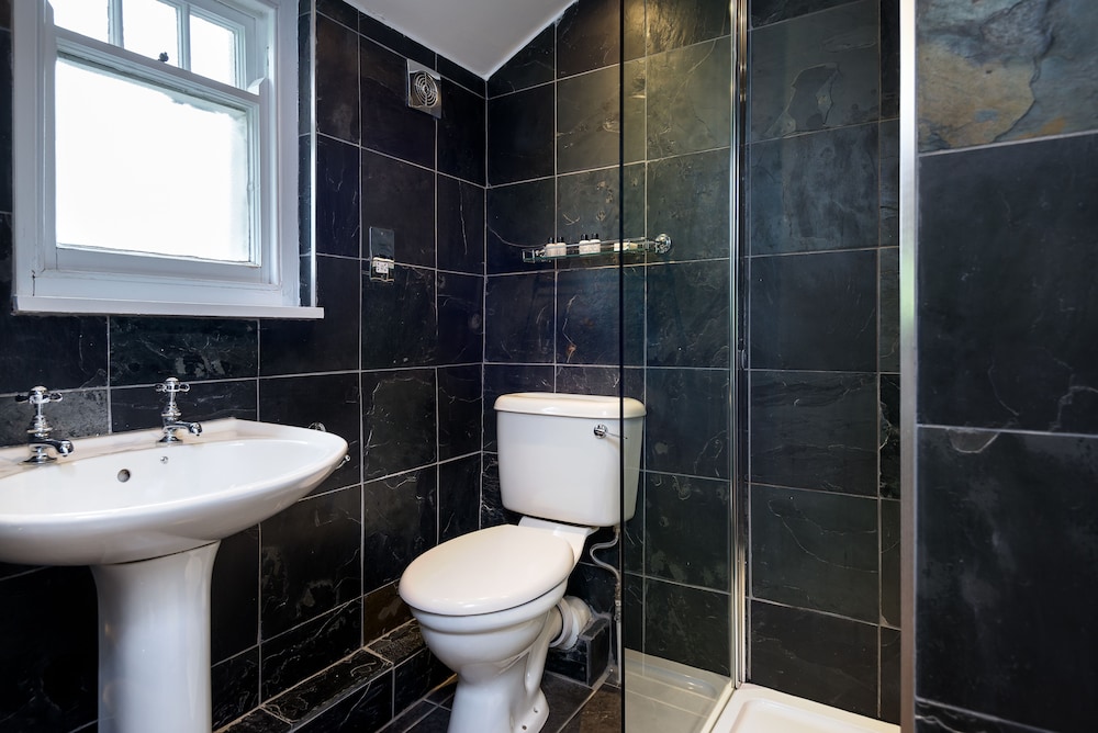 Travellers Rest Inn 37/39