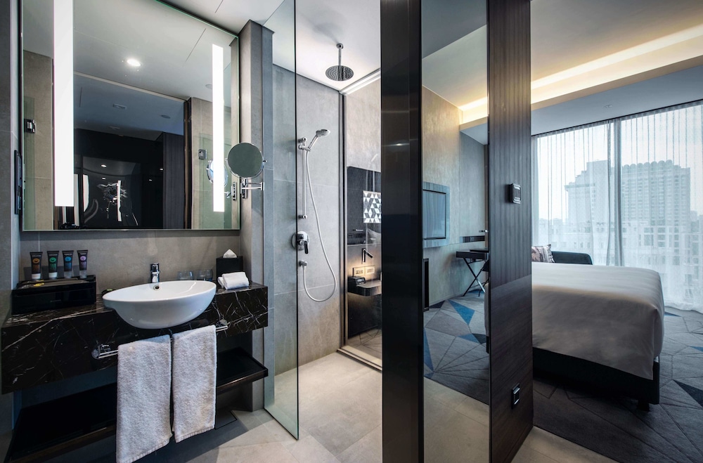 NOVOTEL SINGAPORE ON STEVENS 73/73