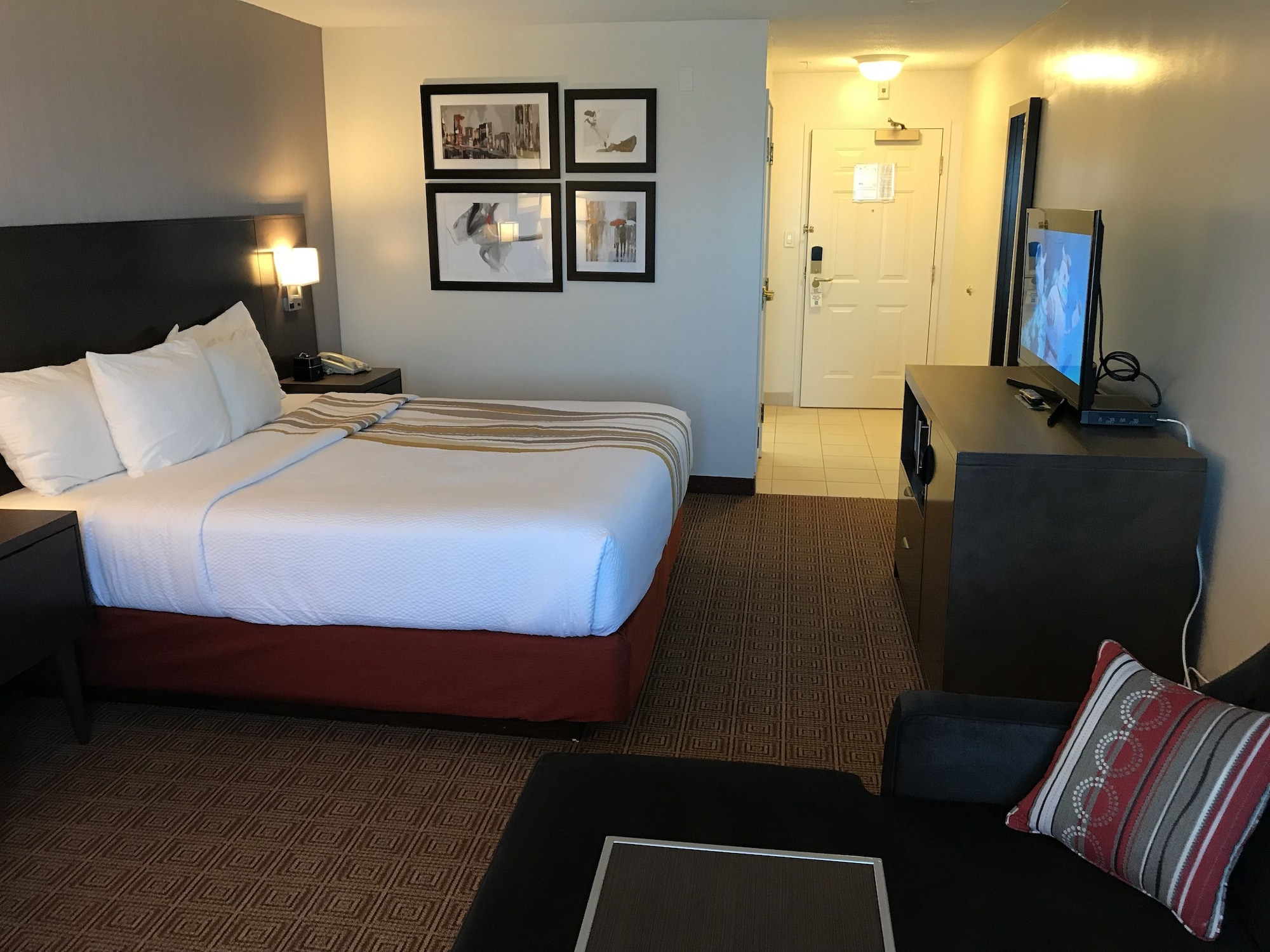 DELUXE, EXECUTIVE, KING BED, MOUNTAIN VIEW