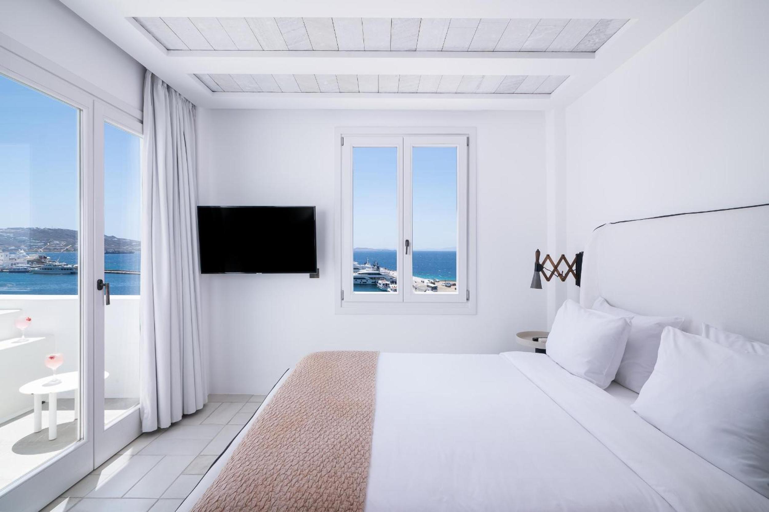 Premium, Suite, Queen Bed, Sea View, Outdoor Jetted Tub, Sofa