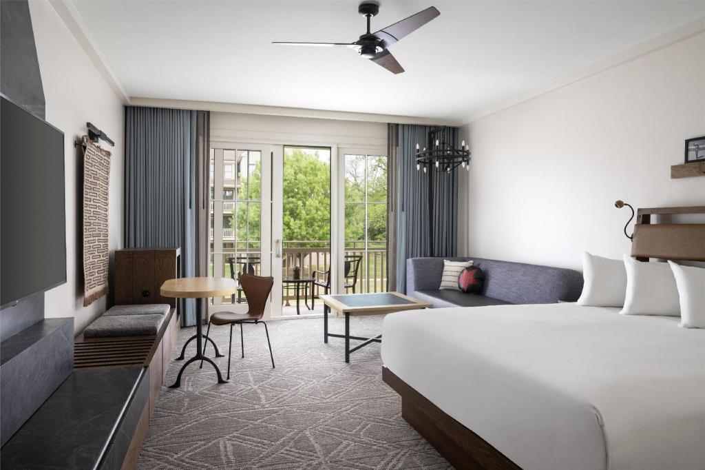 Room, King Bed, Bathtub, Accessible