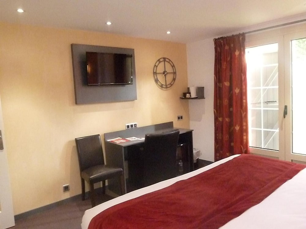 INTER-HOTEL LES COQUELICOTS 14/25