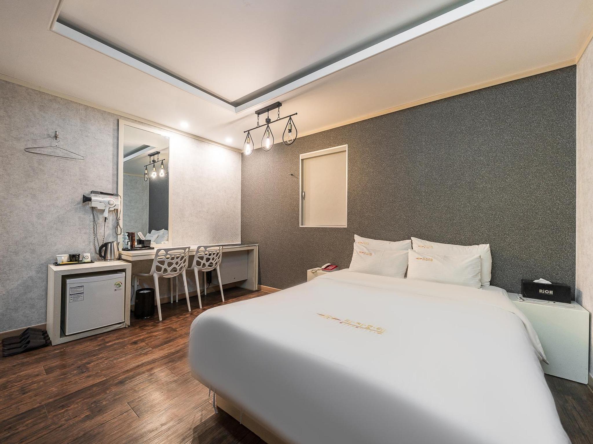 Richi Hotel 24/78