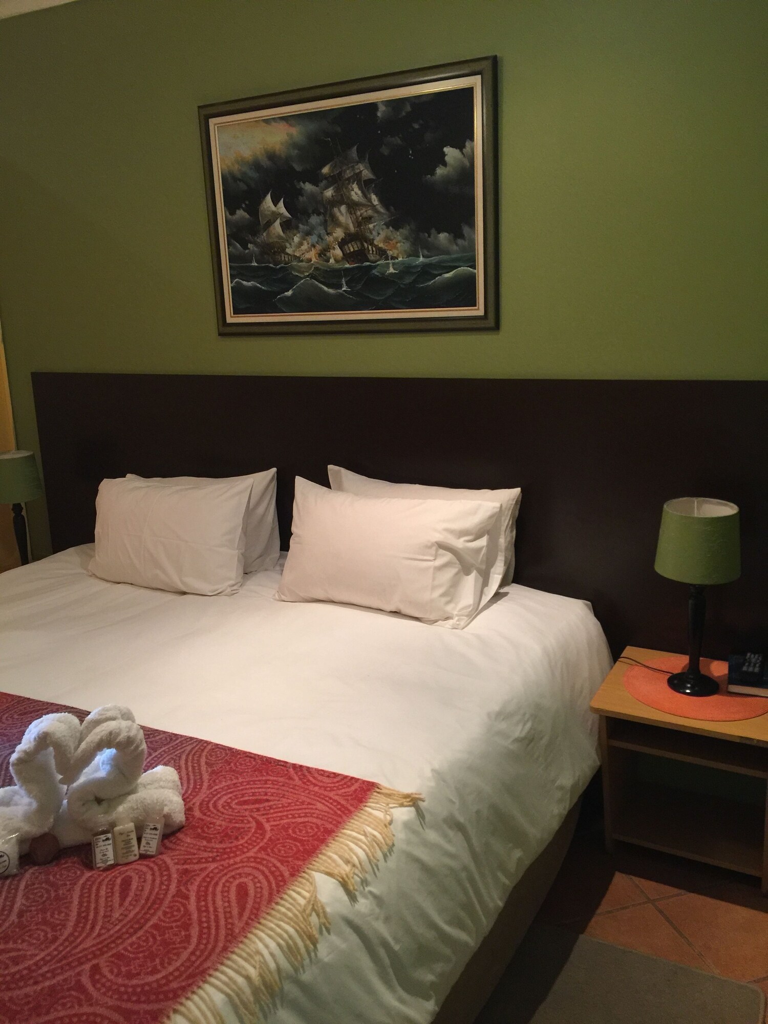 ROOM, DOUBLE BED