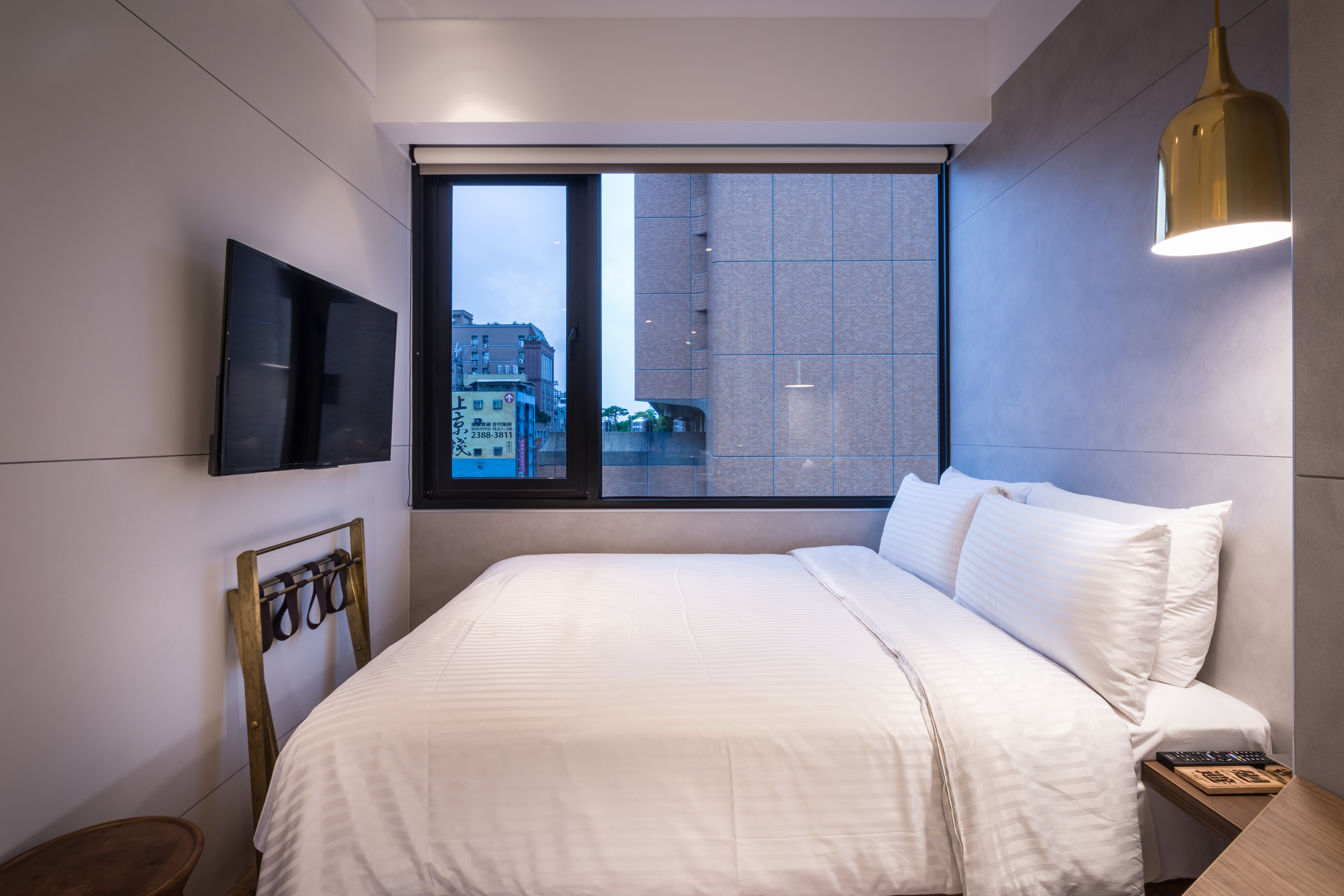 Classic, Queen Bed