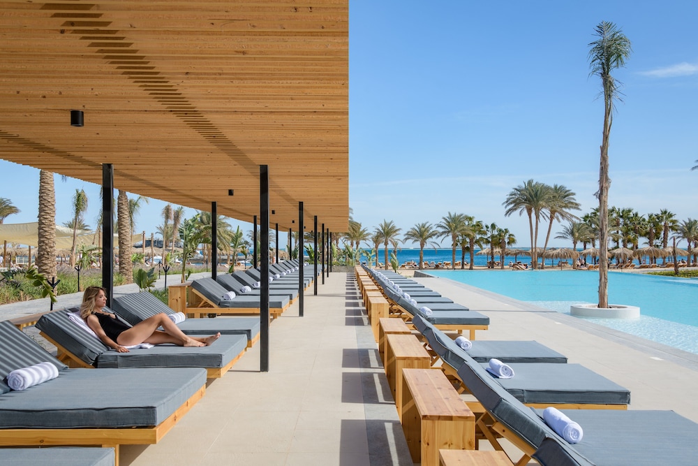 Serry Beach Resort 40/68