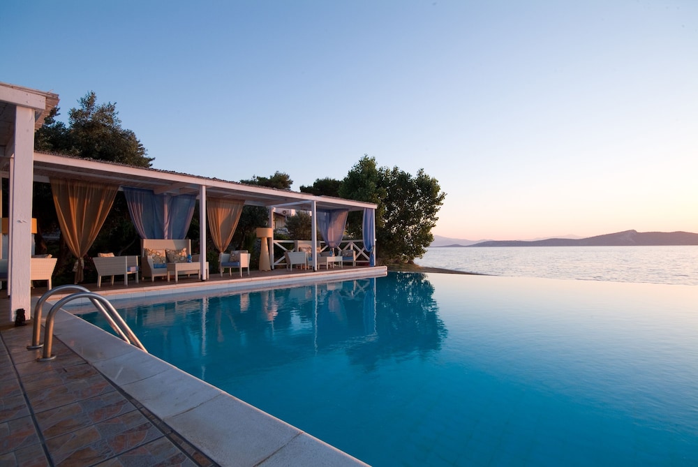 Venus Beach Hotel 60/64