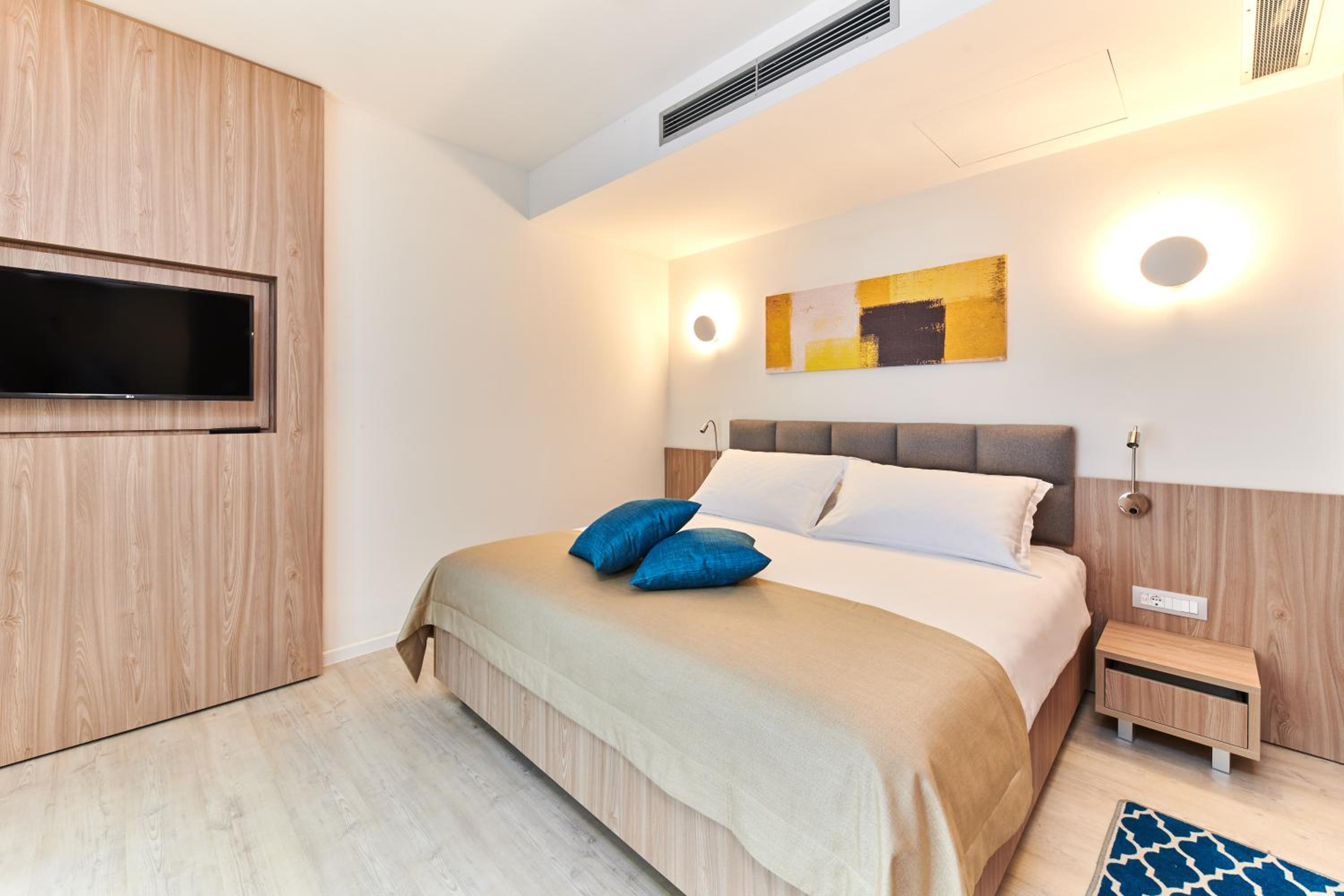 Premium, Suite, Queen Bed, Sea Side, Sofa