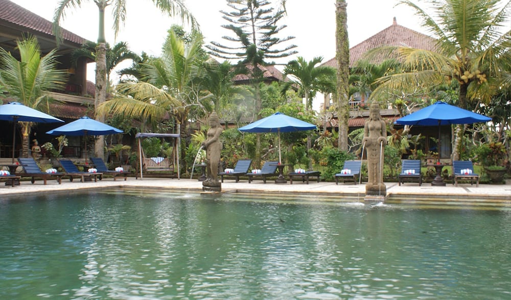 Cendana Resort Spa 10/70