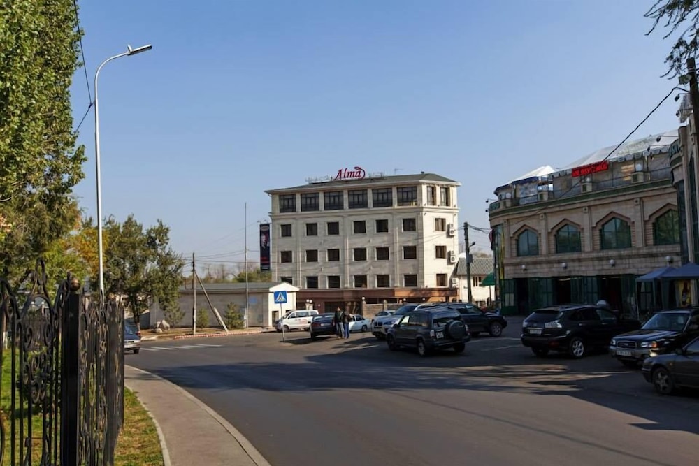 Alma Hotel 68/76