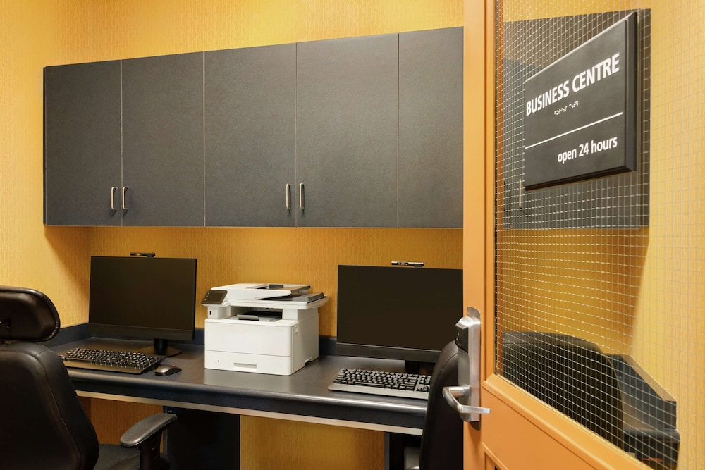 Hampton Inn and Suites by Hilton Langley Surrey 34/72