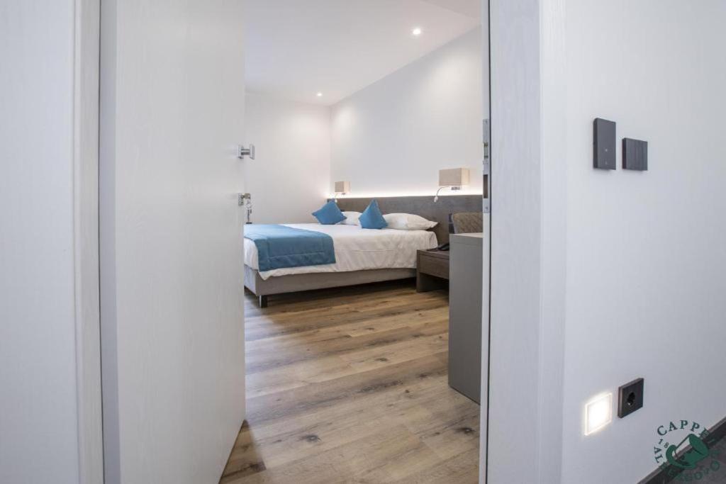 Albergo Cappello 26/38