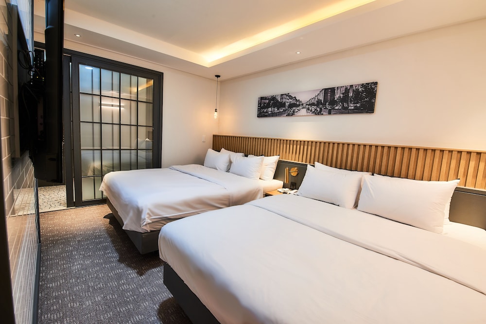 West In Hotel 11/50