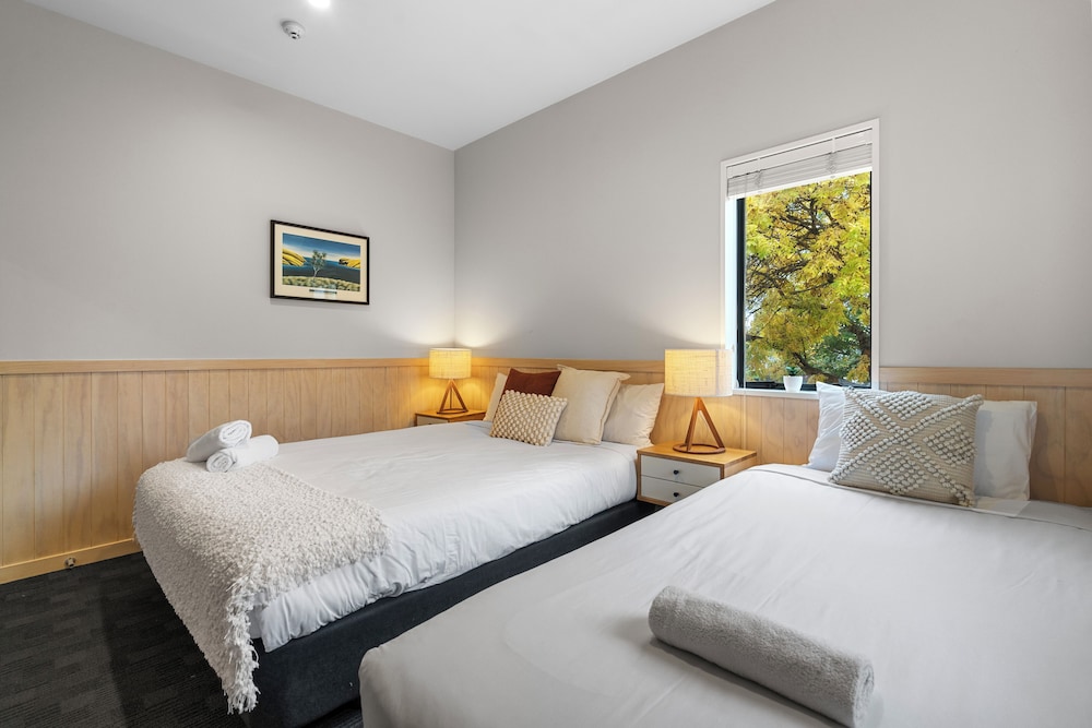 1 Bedroom, Motel, 1 Queen and 1 Single Bed