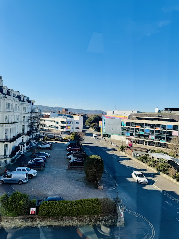 Carlton Court Hotel Eastbourne 42/49