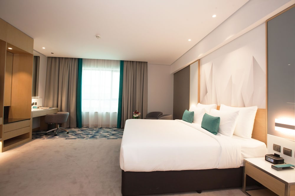 BEACH, EXECUTIVE, SUITE