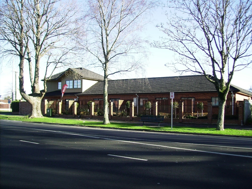 Albert Court Motor Lodge 6/57