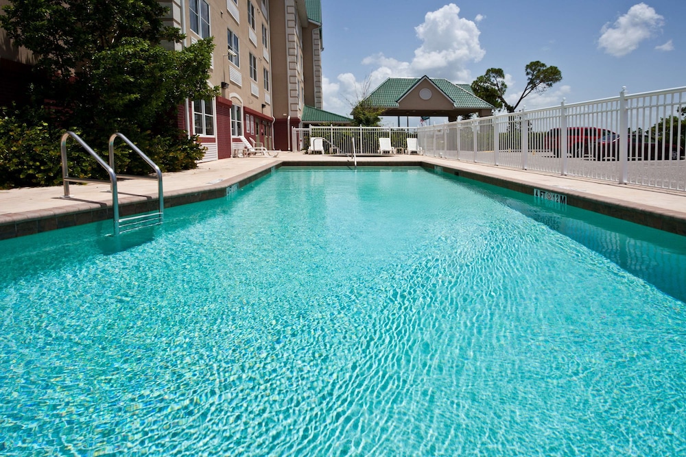 Country Inn & Suites by Radisson, Port Charlotte, FL 2/30