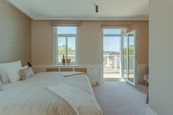 Room, King Bed, Balcony