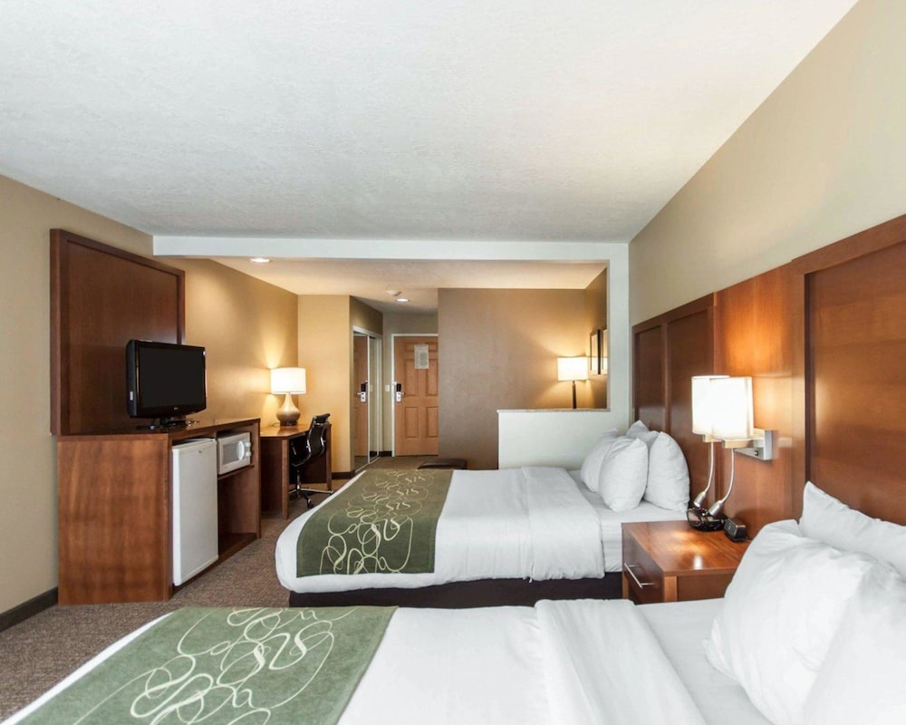 SUITE, 2 QUEEN BEDS