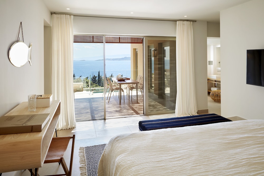 2 BEDROOMS, RESIDENTIAL, POOL, VILLA, PRIVATE GARDEN
