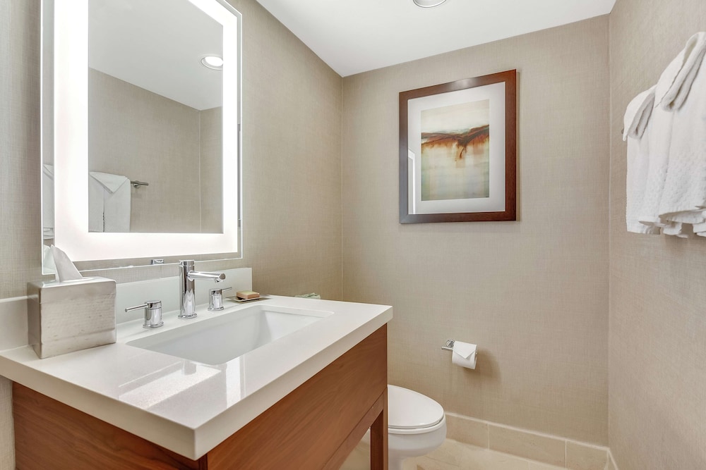 Hilton Phoenix Tapatio Cliffs Resort 11/75