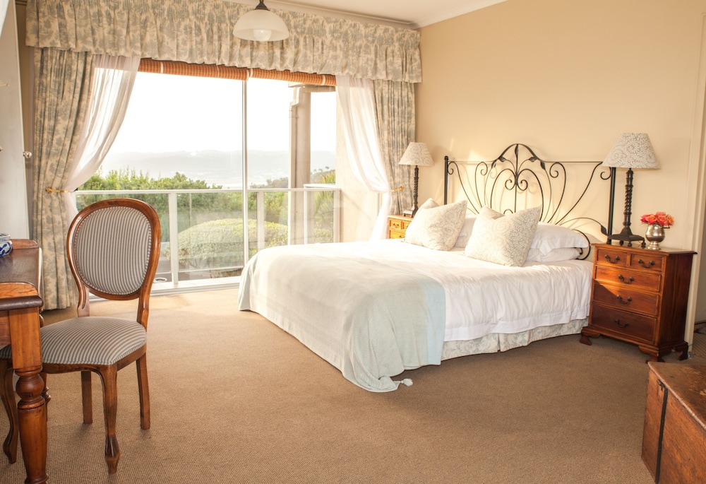 Headlands House Guest Lodge 4/50