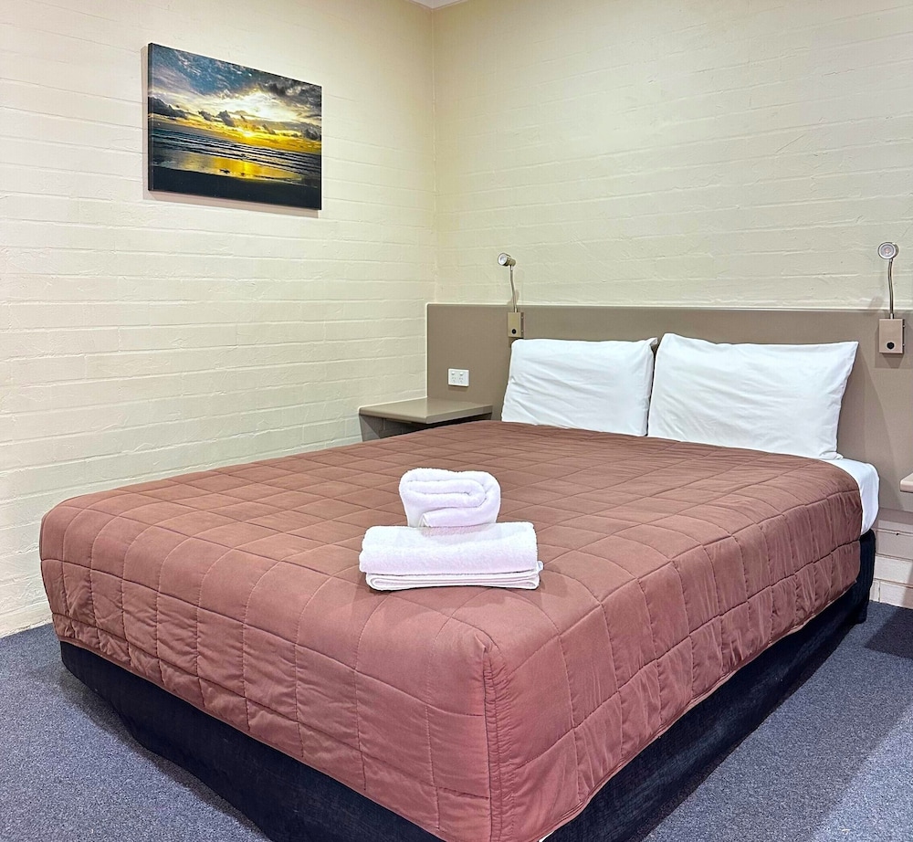 Standard, Queen Bed