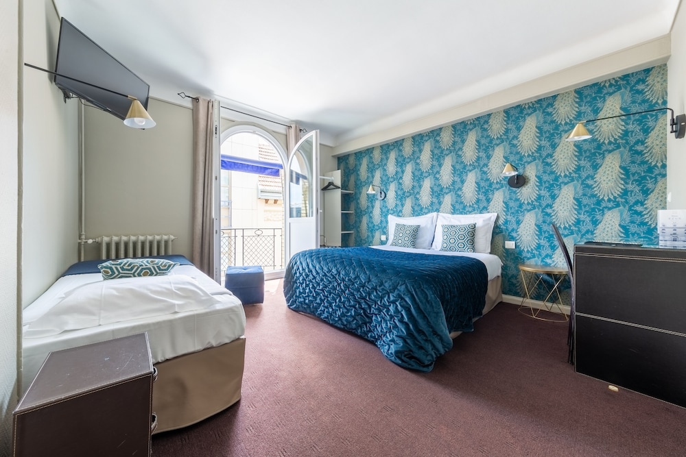 FAMILY, TRIPLE, 1 DOUBLE AND 1 SINGLE BED