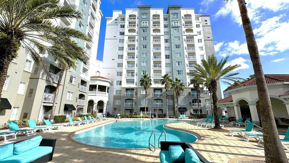 The Point Hotel & Suites 9/75