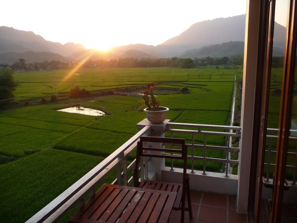 Mai Chau Valley View Hotel 46/48