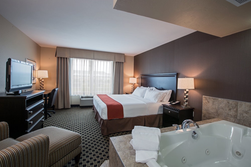 Holiday Inn Express Hotel And Suites Green Bay East 18/64