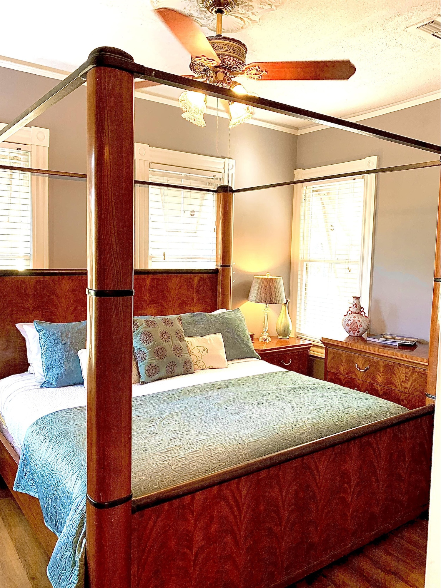 LUXURY, SUITE, KING BED