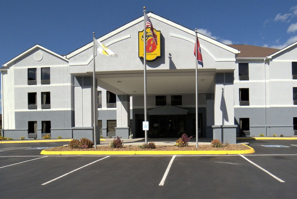 Super 8 By Wyndham Crossville Tn 20/22