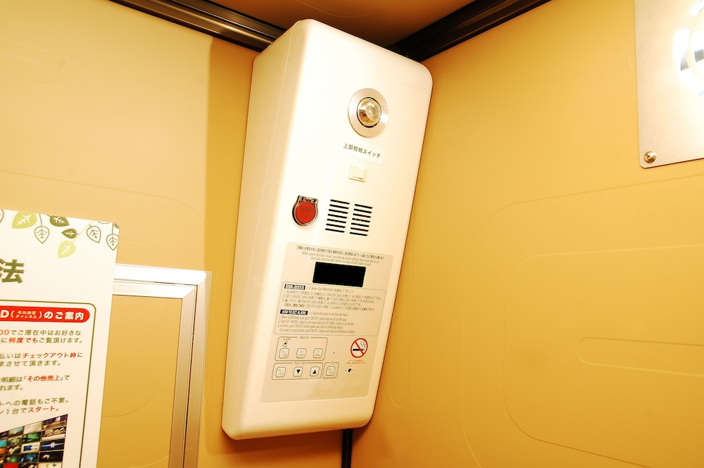 CAPSULE, MALE DORM, LOWER BUNK