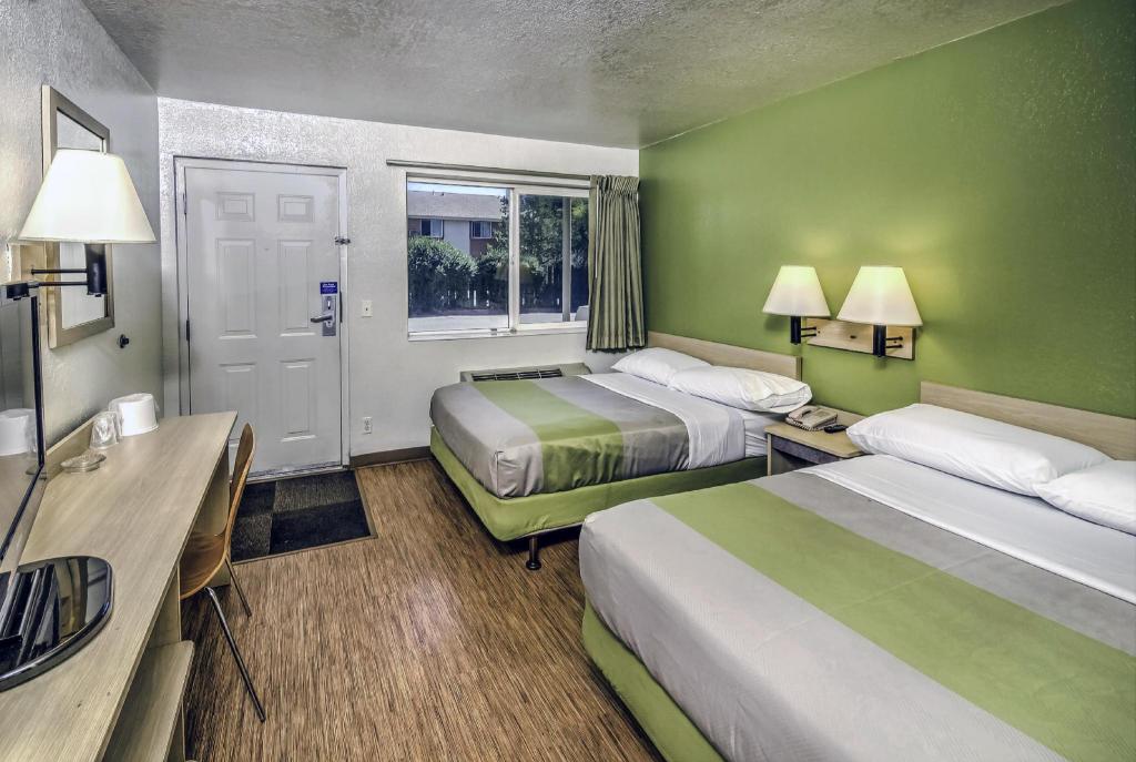 2 Full Beds - Non-Smoking