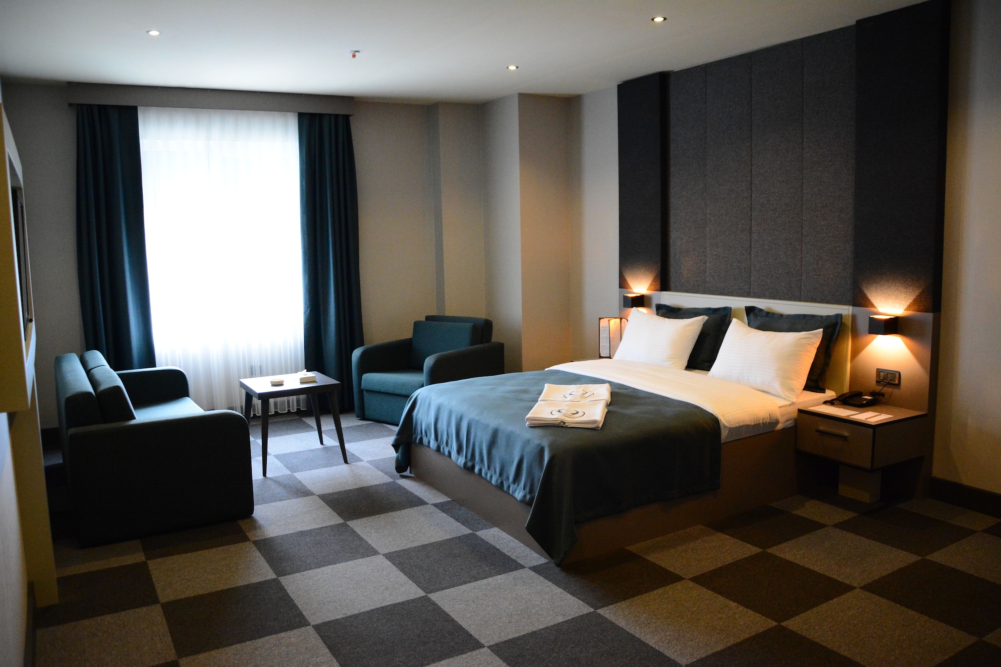 غرفة تنفيذية بسرير كينج بشرفة، Tryp By Wyndham Istanbul Sancaktepe 3/10