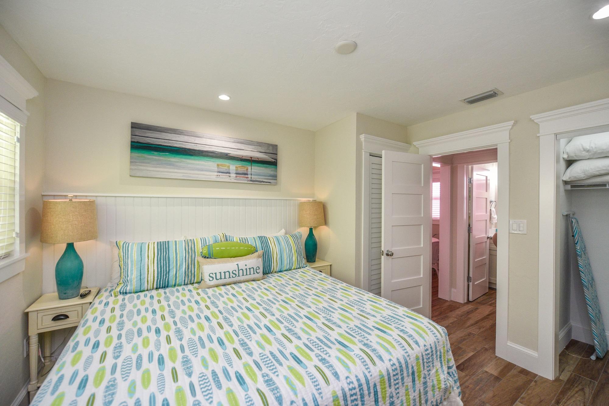 3 Bedrooms, Suite, 2 Bathrooms