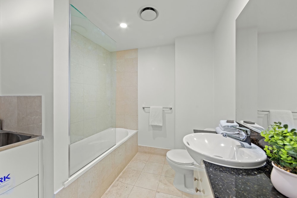2 Bedrooms, Apartment, 2 King Beds, 2 Bathrooms، CLLIX Brisbane Central Apartments 7/10