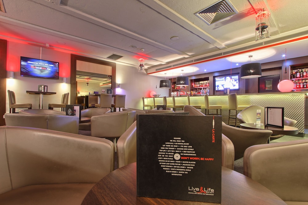 Mercure Paris Velizy 52/74