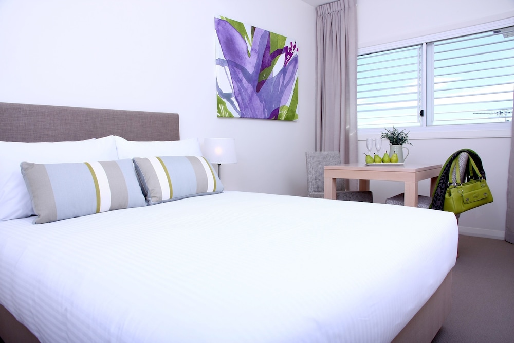 DOMAIN SERVICED APARTMENTS 16/52