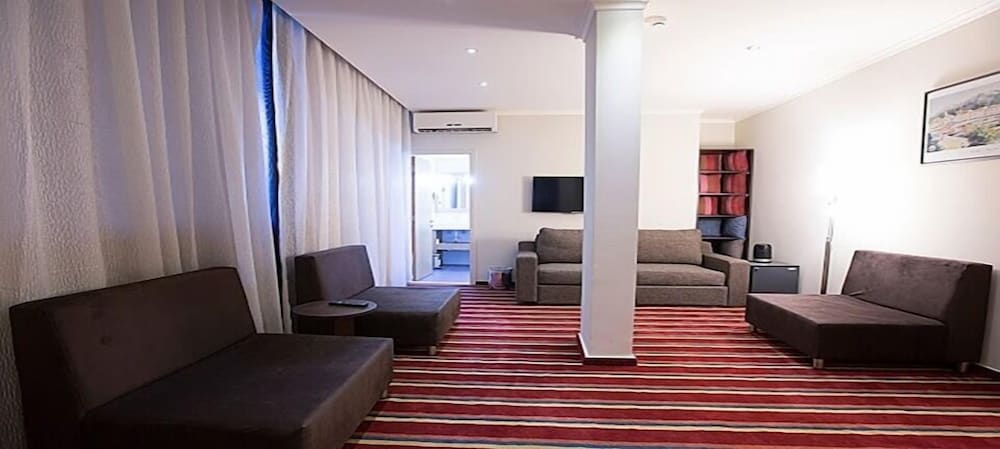 THE J HOTEL AND SPA 17/27