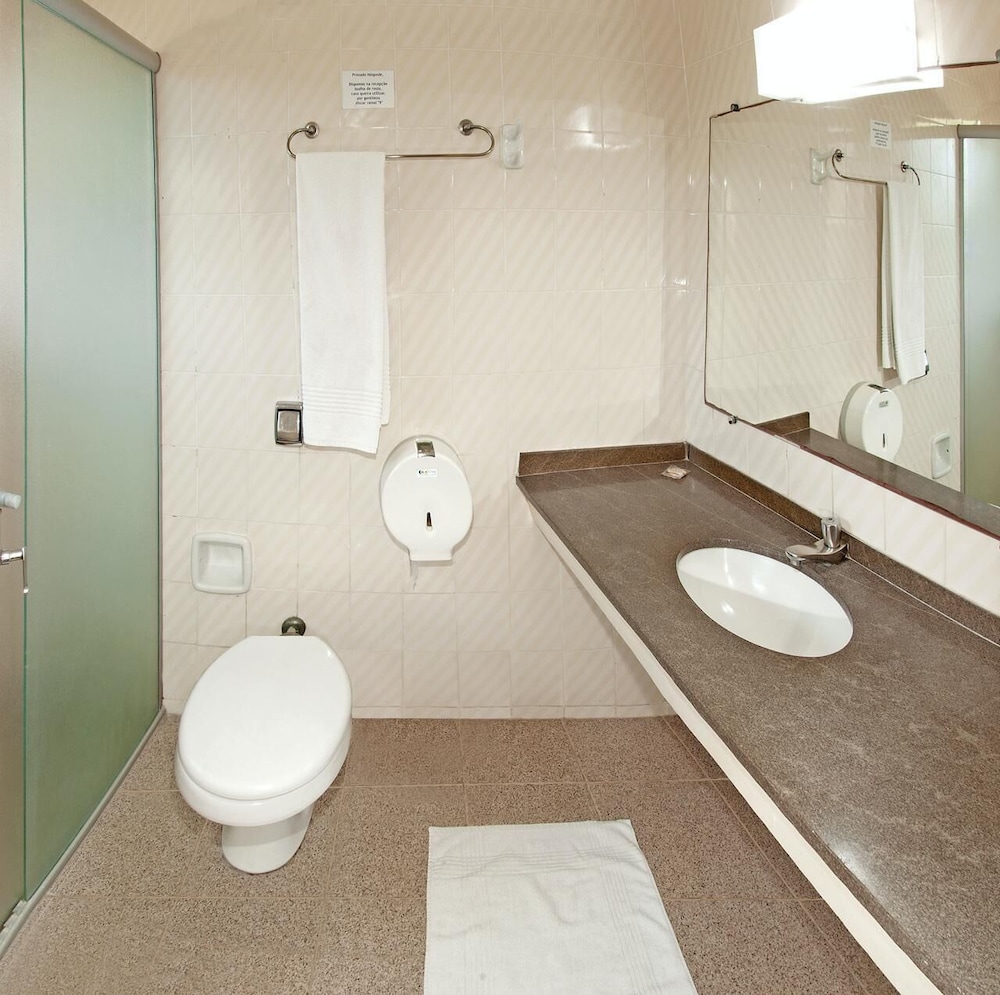 LIRA HOTEL 62/63