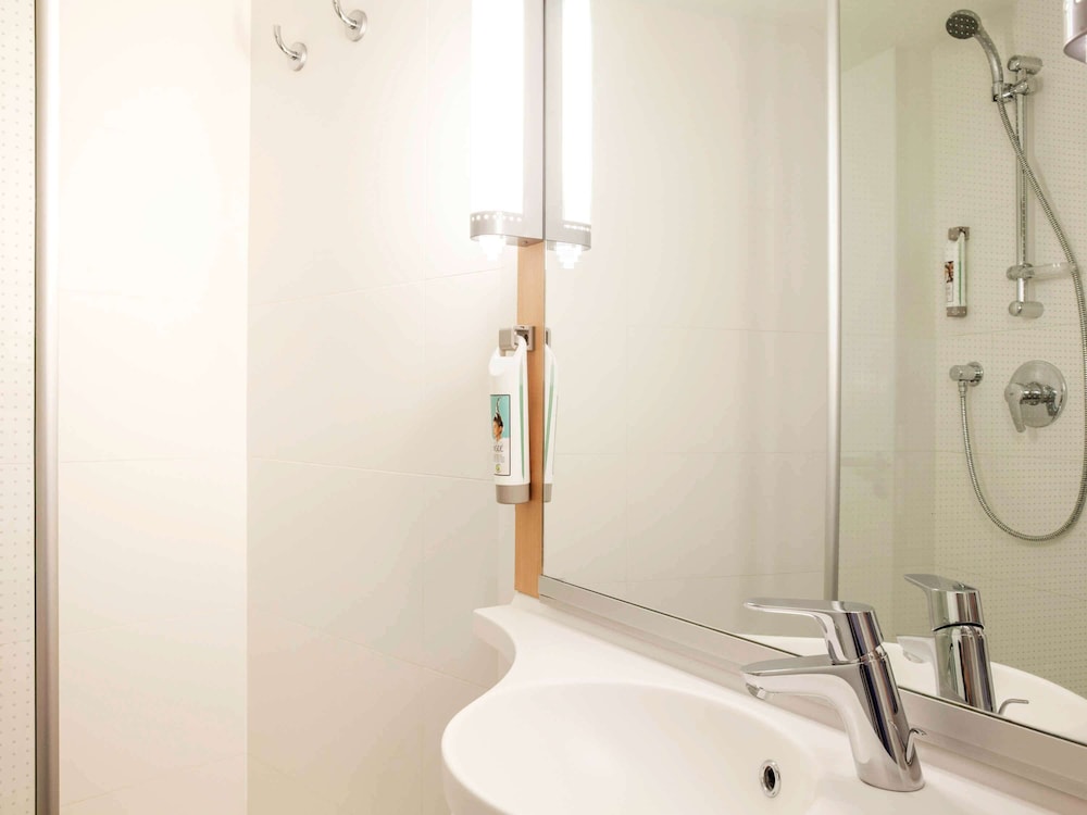 IBIS BARCELONA CORNELLA 35/36