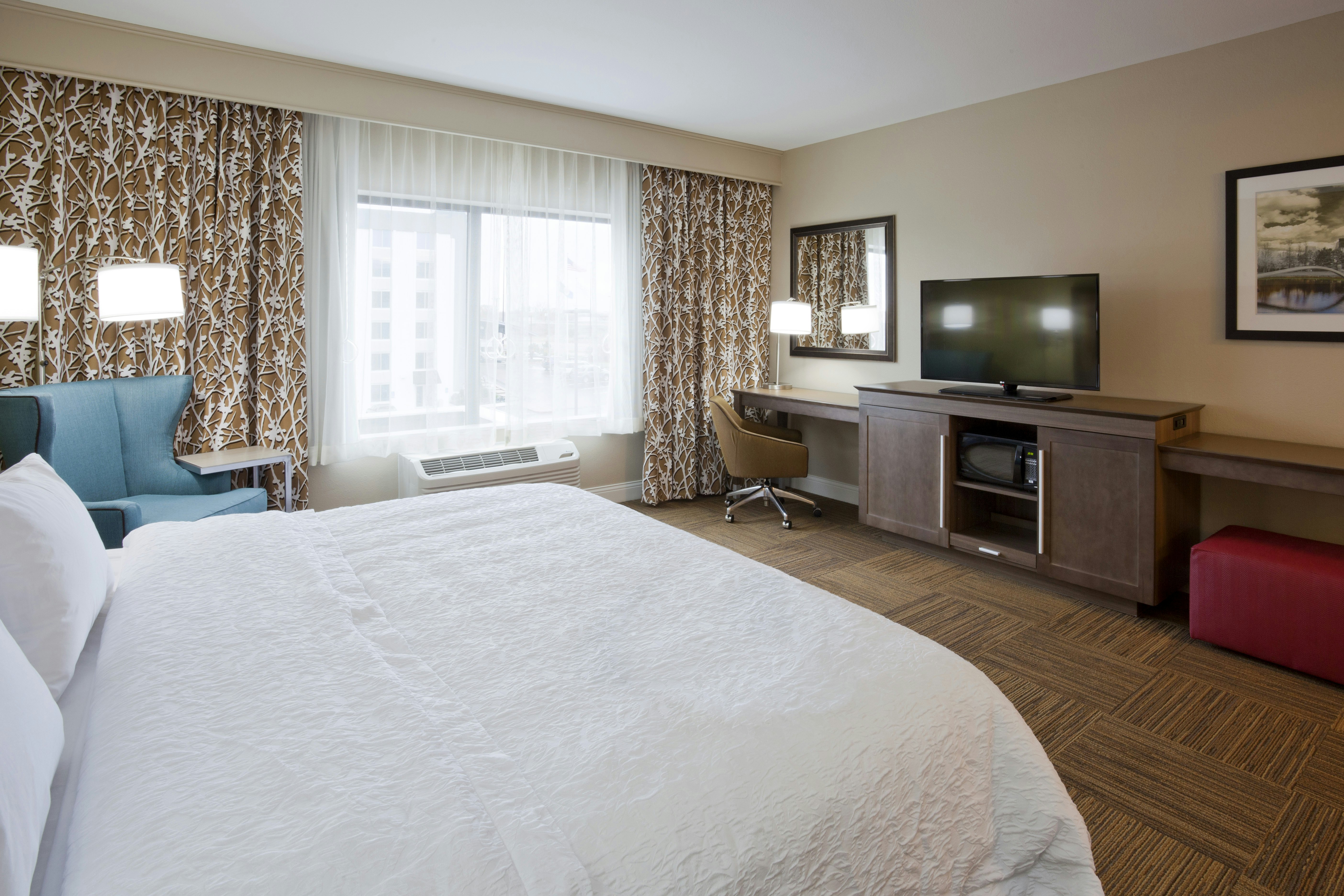 ROOM, KING BED, ACCESSIBLE