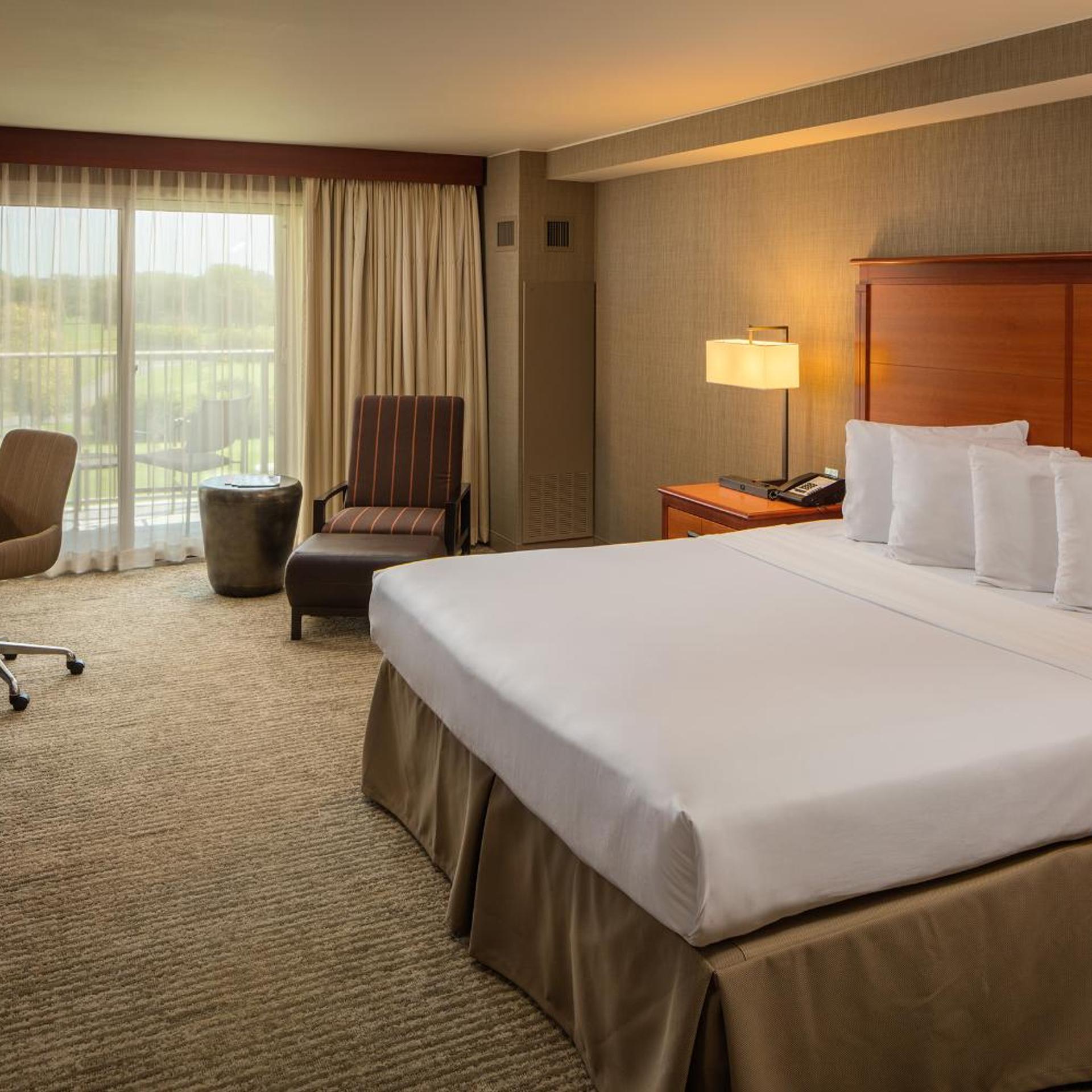 Standard, King Bed, Golf Course View