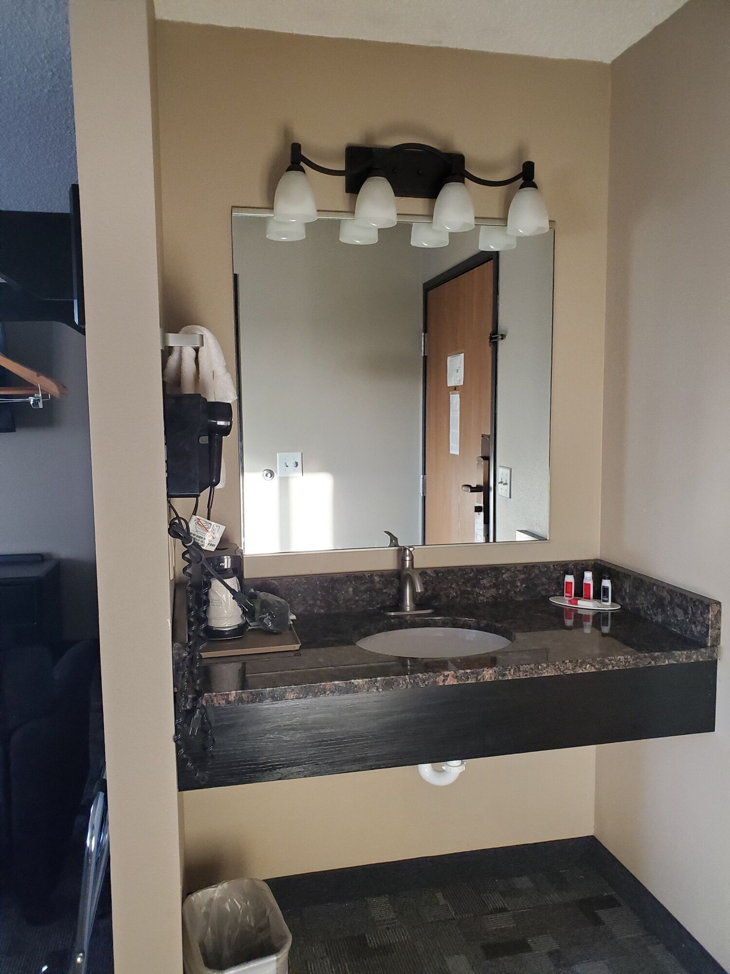 Room, Queen Bed, Super 8 Estherville 9/10