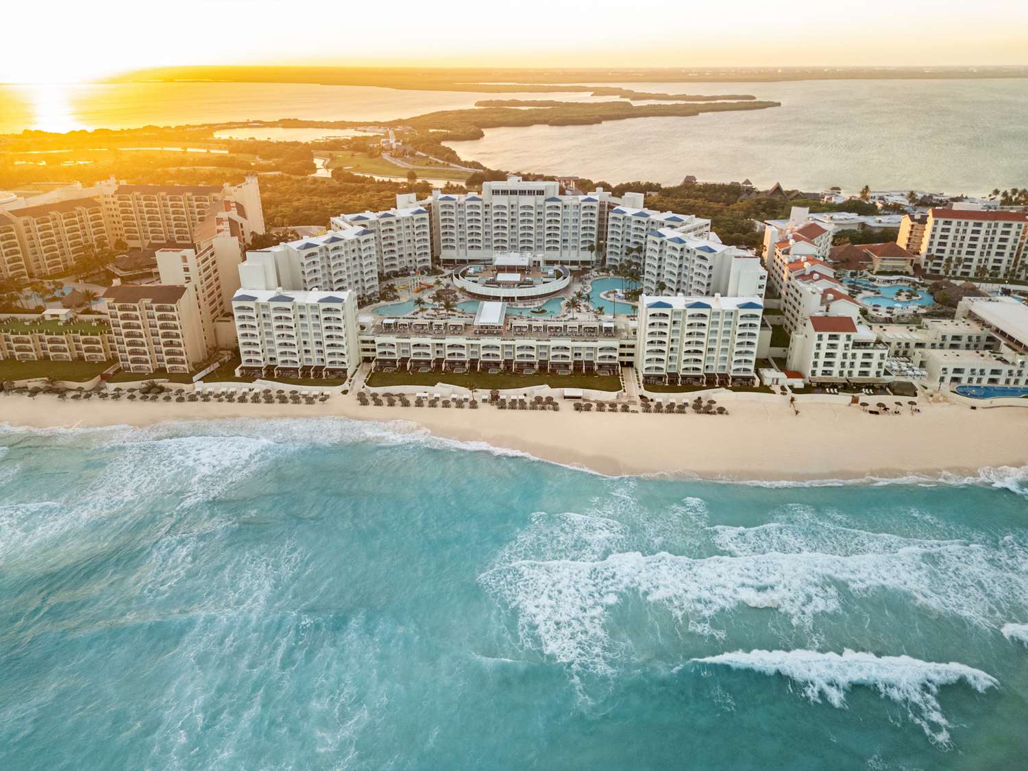 Hilton Cancun Mar Caribe All Inclusive Resort 50/50