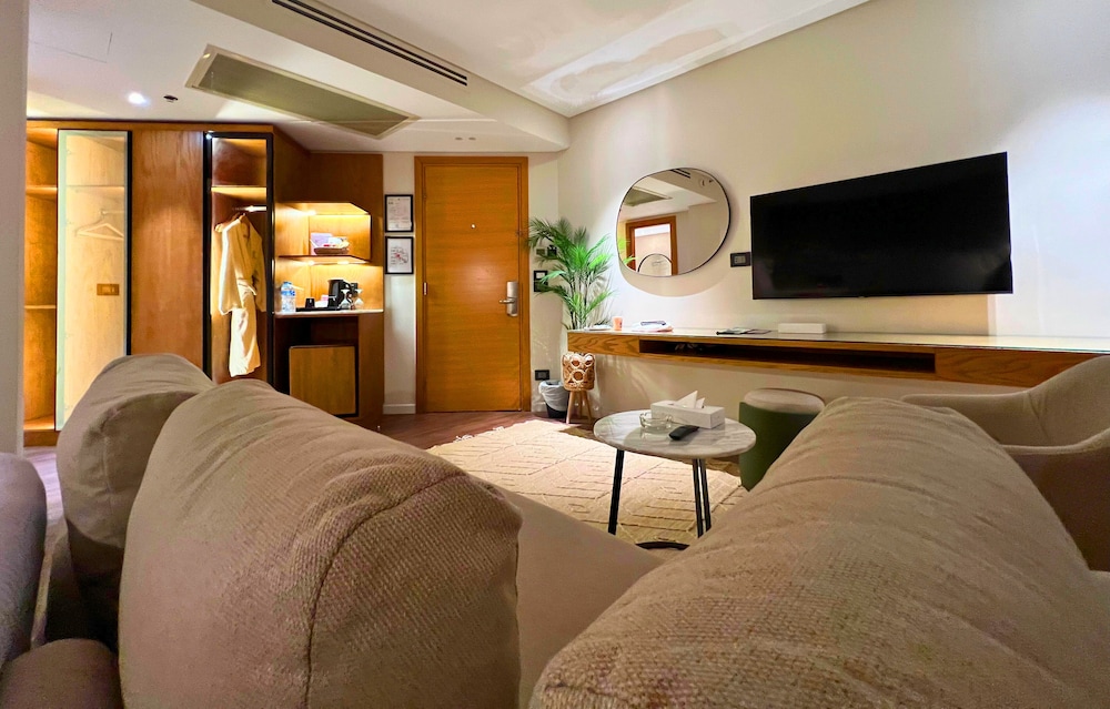 New President Hotel 20/43